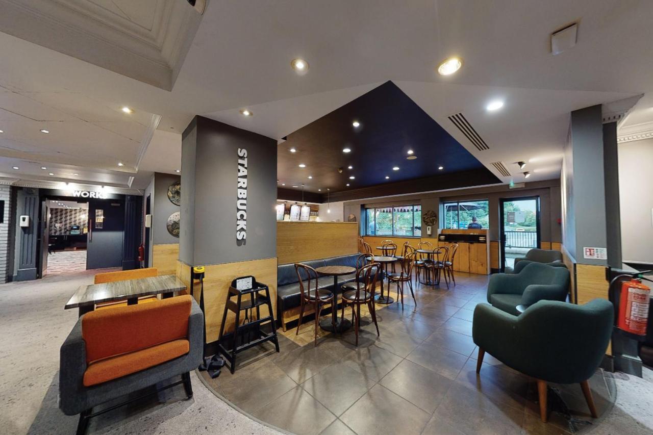 Village Hotel Leeds North Buitenkant foto