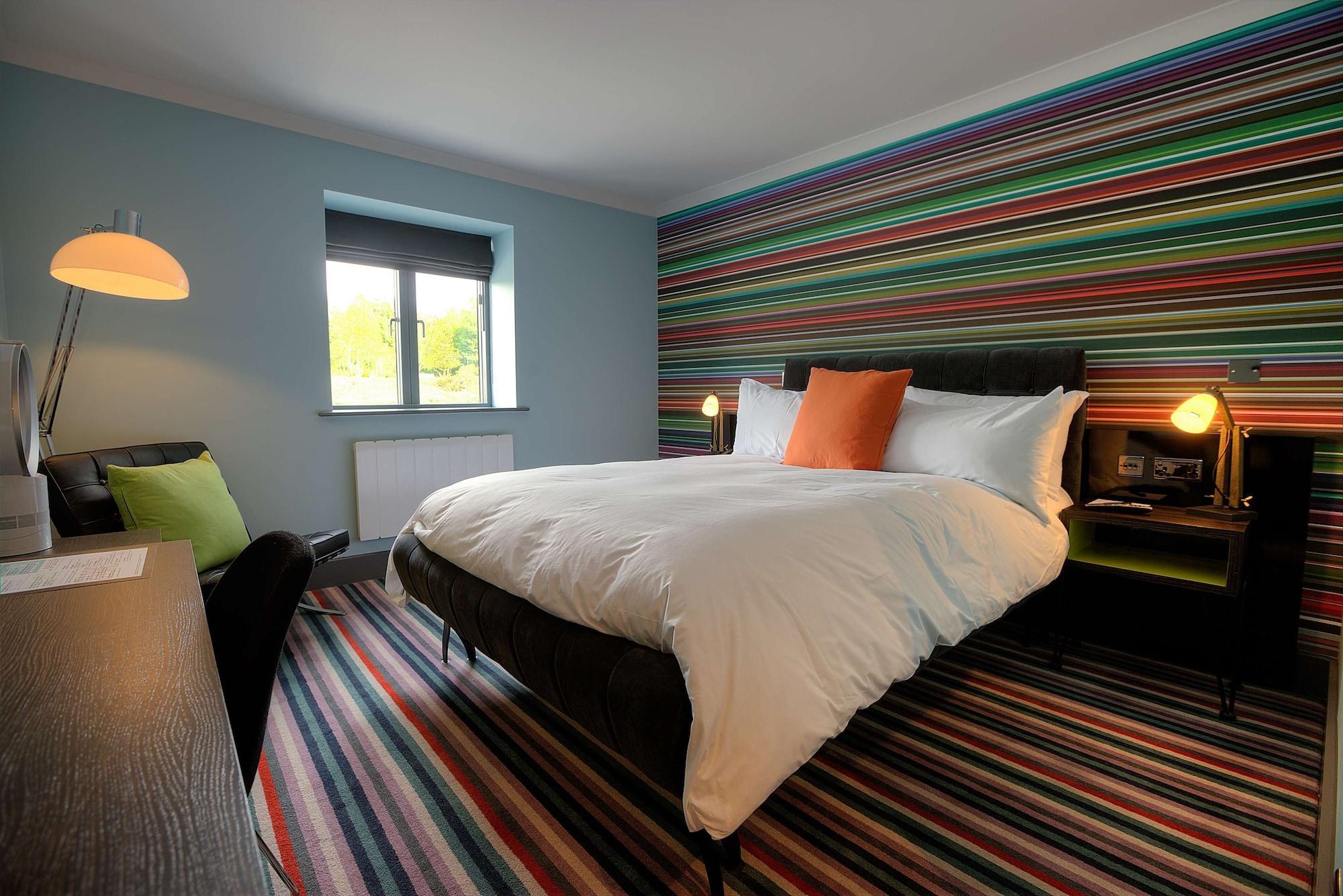 Village Hotel Leeds North Buitenkant foto