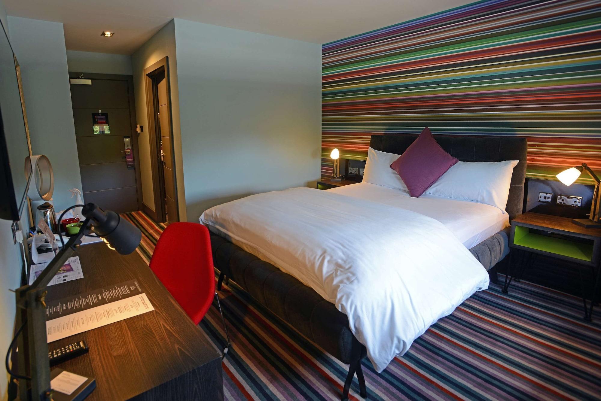 Village Hotel Leeds North Buitenkant foto