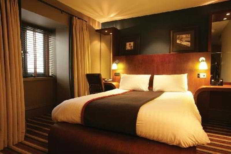 Village Hotel Leeds North Buitenkant foto