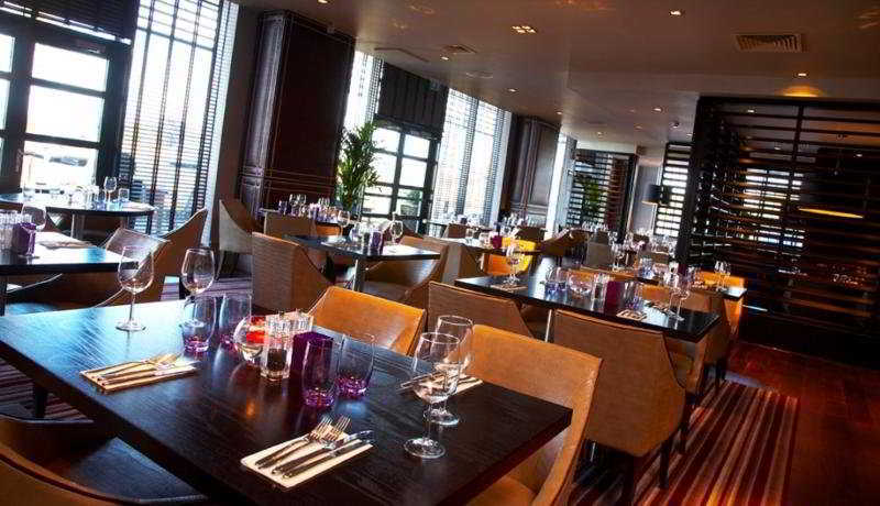 Village Hotel Leeds North Buitenkant foto