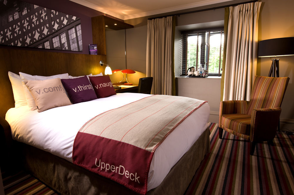Village Hotel Leeds North Buitenkant foto
