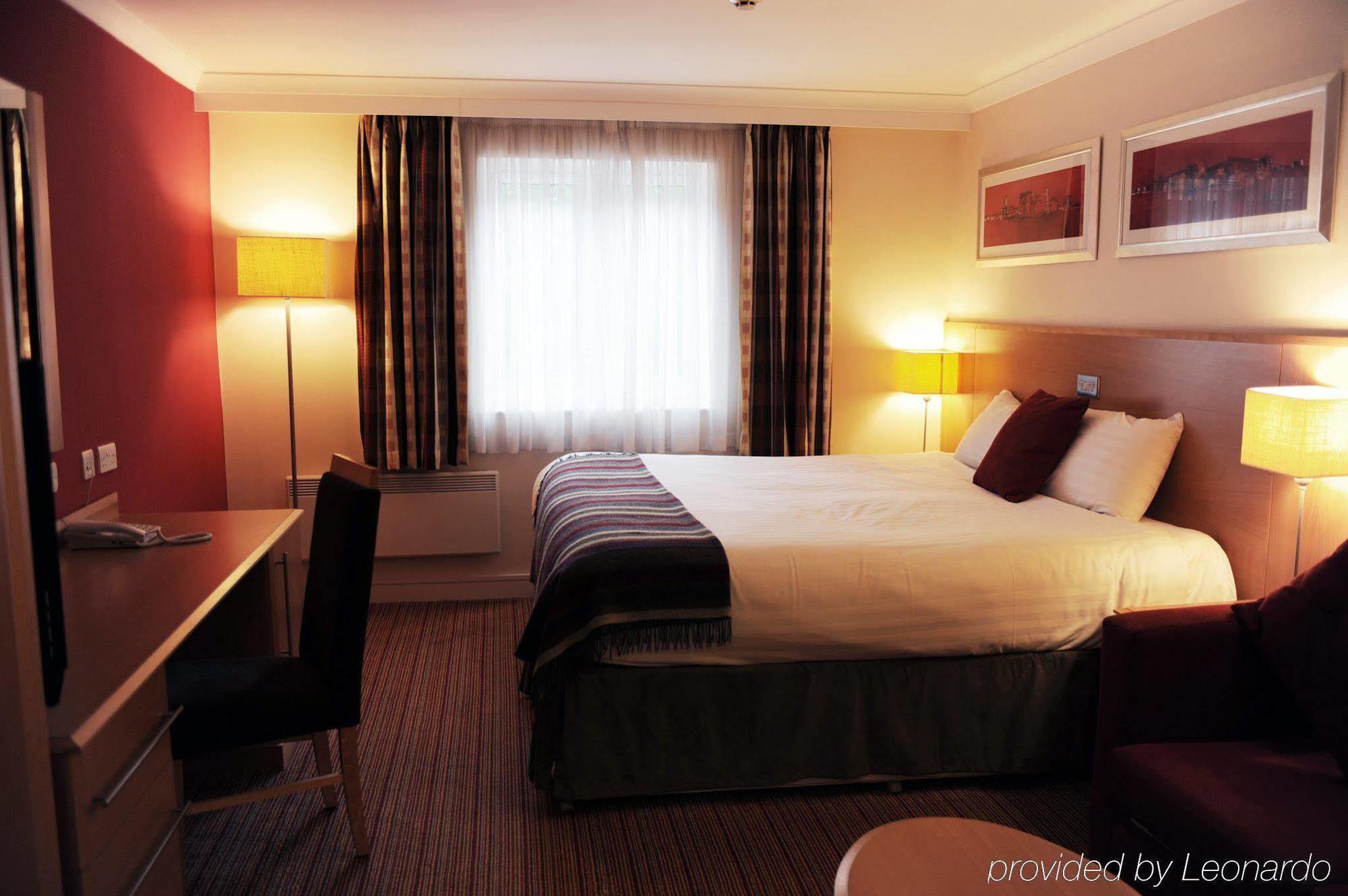 Village Hotel Leeds North Buitenkant foto